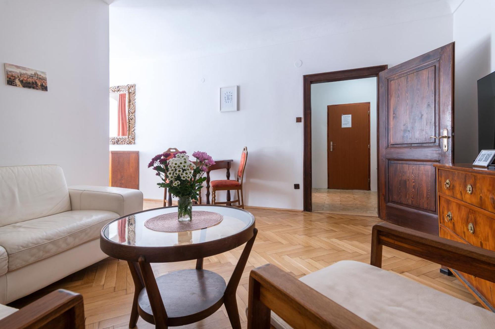 Historic Spirit At Studio Under The Prague Castle Экстерьер фото